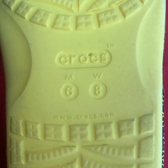 RARE 🥰😉 CROCS Smiley World “Smiley Face” Yellow & Black Slides / Sandals 😉🥰 - Picture 13 of 17